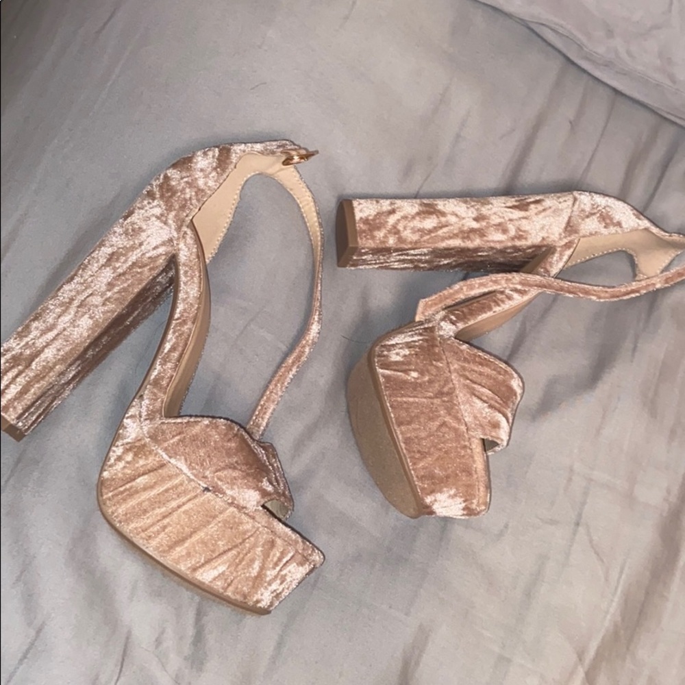 Pink-nude velvet platform heels